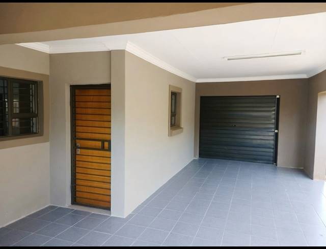 4 BEDROOM FREESTANDING FOR SALE IN HEUWELOORD
